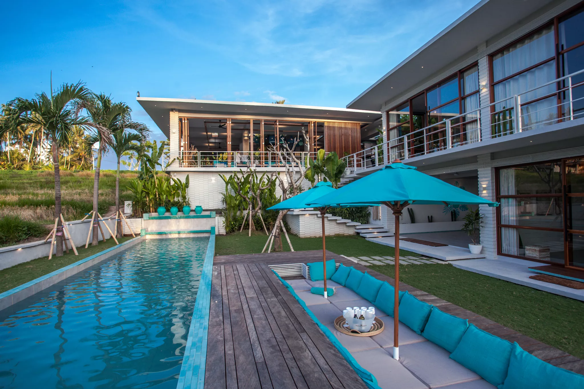 LUXURIOUS RICE FIELD 5 BEDROOM VILLA IN KEDUNGU FOR SALE LEASEHOLD BE-586 